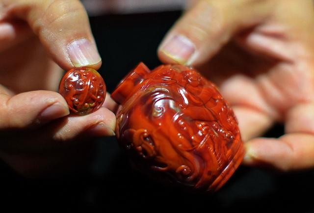 红色翡翠吊坠图片和价格,红色翡翠手镯的价格-第23张图片-翡翠网 红色翡翠吊坠图片和价格,红色翡翠手镯的价格-第23张图片-翡翠网