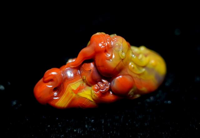 红色翡翠吊坠图片和价格,红色翡翠手镯的价格-第28张图片-翡翠网 红色翡翠吊坠图片和价格,红色翡翠手镯的价格-第28张图片-翡翠网