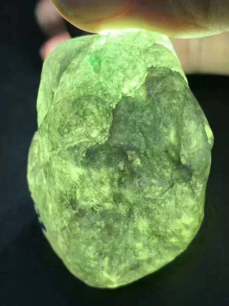 冰种翡翠原石价格表,大马坎翡翠原石多少钱-第2张图片-翡翠网 冰种翡翠原石价格表,大马坎翡翠原石多少钱-第2张图片-翡翠网