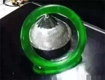 关于清代翡翠手镯拍卖价格的信息-第3张图片-翡翠网 关于清代翡翠手镯拍卖价格的信息-第3张图片-翡翠网