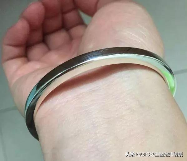 最差的翡翠手镯多少钱最精典翡翠手镯-第12张图片-翡翠网 最差的翡翠手镯多少钱最精典翡翠手镯-第12张图片-翡翠网