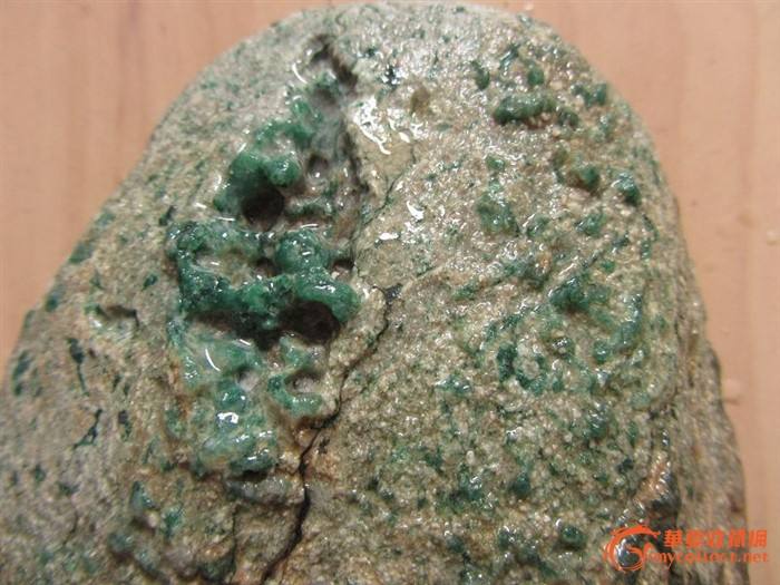 翡翠原石色料胜算翡翠色料的种水怎么看-第1张图片-翡翠网 翡翠原石色料胜算翡翠色料的种水怎么看-第1张图片-翡翠网