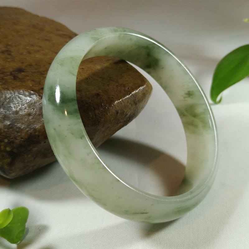 新疆翡翠手镯值钱吗,新疆翡翠手镯价格-第1张图片-翡翠网 新疆翡翠手镯值钱吗,新疆翡翠手镯价格-第1张图片-翡翠网