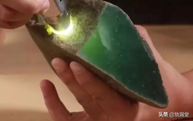 5元买翡翠原石福建翡翠买原石-第4张图片-翡翠网 5元买翡翠原石福建翡翠买原石-第4张图片-翡翠网