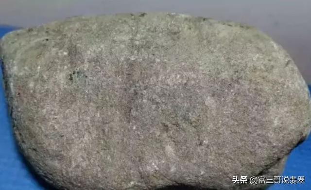 翡翠原石怎么打水,会卡翡翠原石打灯水短-第7张图片-翡翠网 翡翠原石怎么打水,会卡翡翠原石打灯水短-第7张图片-翡翠网