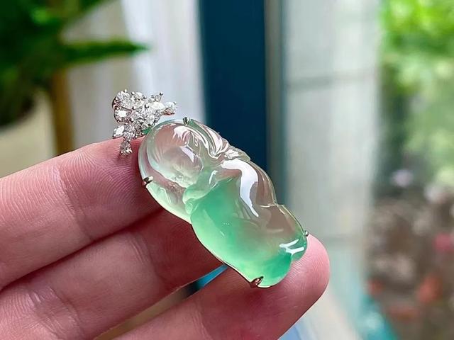 翡翠最早价格,翡翠手镯最早出在那个年代-第1张图片-翡翠网 翡翠最早价格,翡翠手镯最早出在那个年代-第1张图片-翡翠网