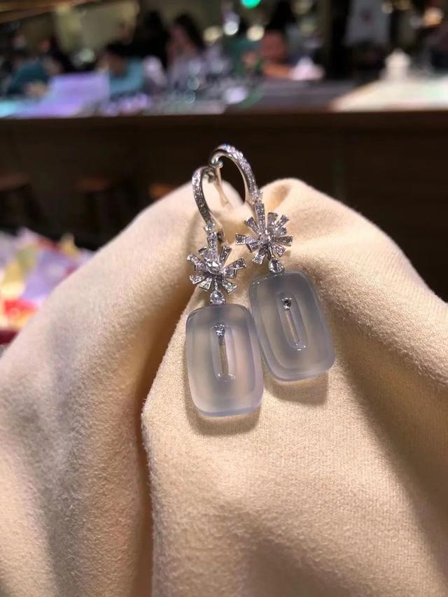 翡翠最早价格,翡翠手镯最早出在那个年代-第6张图片-翡翠网 翡翠最早价格,翡翠手镯最早出在那个年代-第6张图片-翡翠网