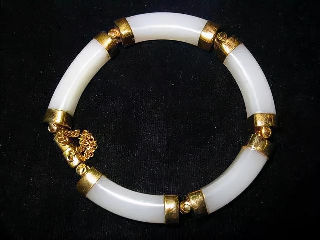 翡翠手镯有裂痕可以自己修复吗翡翠有裂纹怎么处理-第2张图片-翡翠网 翡翠手镯有裂痕可以自己修复吗翡翠有裂纹怎么处理-第2张图片-翡翠网