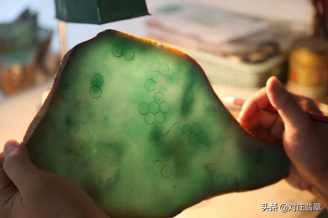 翡翠原石淘宝上什么店买的简单介绍-第8张图片-翡翠网 翡翠原石淘宝上什么店买的简单介绍-第8张图片-翡翠网