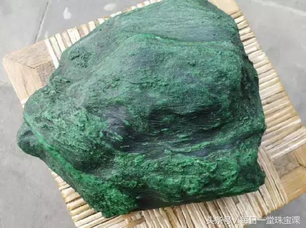 翡翠满绿玻璃种价格的简单介绍-第3张图片-翡翠网 翡翠满绿玻璃种价格的简单介绍-第3张图片-翡翠网