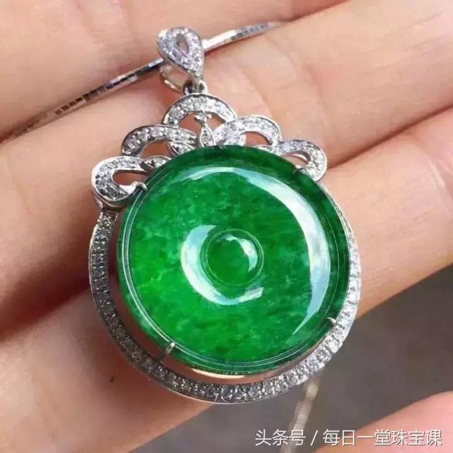 翡翠满绿玻璃种价格的简单介绍-第4张图片-翡翠网 翡翠满绿玻璃种价格的简单介绍-第4张图片-翡翠网