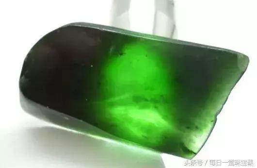 翡翠满绿玻璃种价格的简单介绍-第10张图片-翡翠网 翡翠满绿玻璃种价格的简单介绍-第10张图片-翡翠网