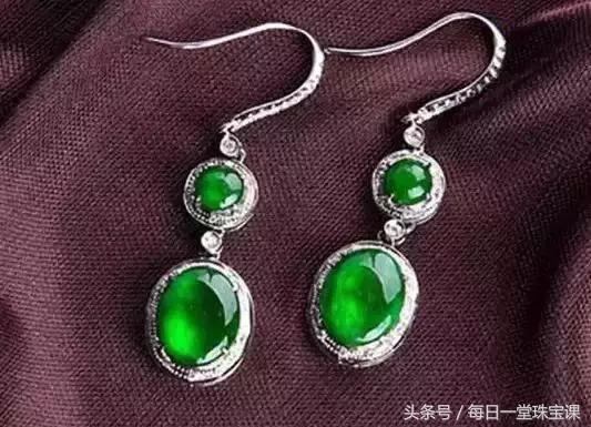 翡翠满绿玻璃种价格的简单介绍-第13张图片-翡翠网 翡翠满绿玻璃种价格的简单介绍-第13张图片-翡翠网