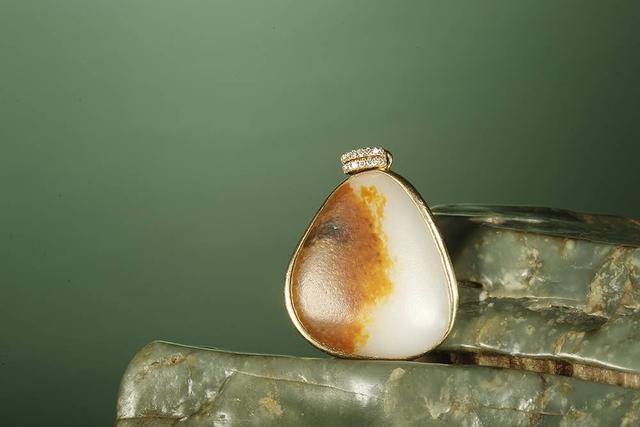 包含红皮木翡翠原石种料的词条-第1张图片-翡翠网 包含红皮木翡翠原石种料的词条-第1张图片-翡翠网