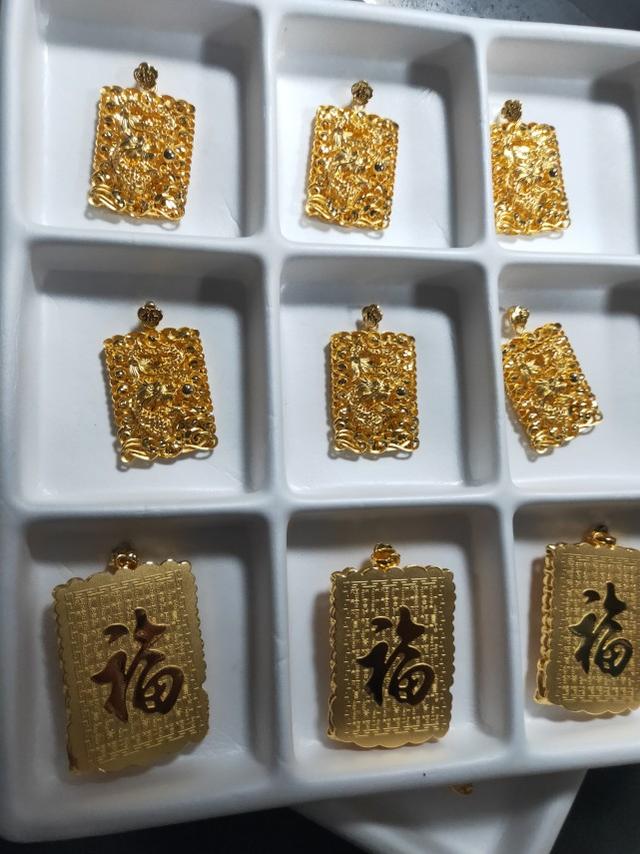 铂金黄金铂金和黄金的区别在哪里-第1张图片-翡翠网 铂金黄金铂金和黄金的区别在哪里-第1张图片-翡翠网