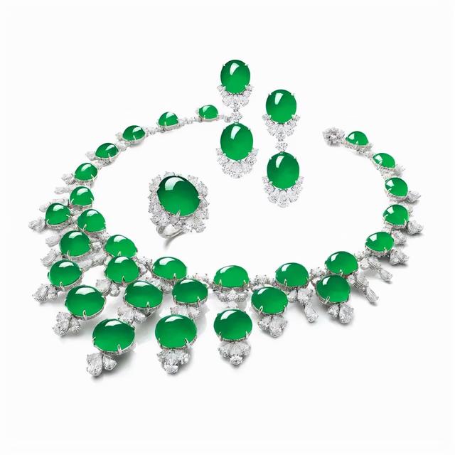 一吨翡翠原石多少钱,龙石种翡翠价格-第2张图片-翡翠网 一吨翡翠原石多少钱,龙石种翡翠价格-第2张图片-翡翠网