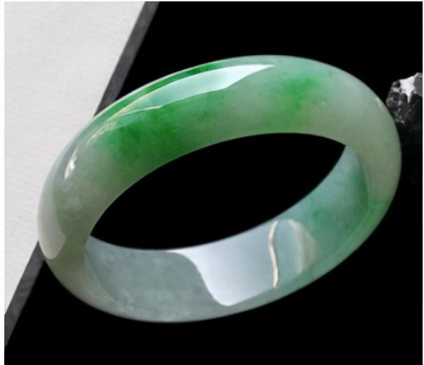 冰种翡翠镯子价格表翡翠镯子去哪里买合适-第4张图片-翡翠网 冰种翡翠镯子价格表翡翠镯子去哪里买合适-第4张图片-翡翠网