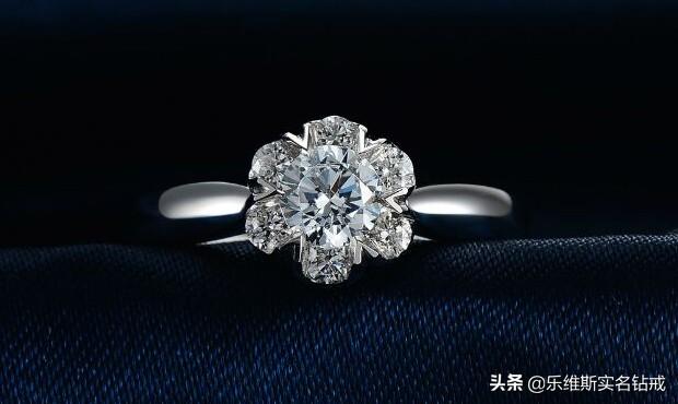 三金加钻戒一般多少钱订婚戒指一般多少钱合适-第2张图片-翡翠网 三金加钻戒一般多少钱订婚戒指一般多少钱合适-第2张图片-翡翠网