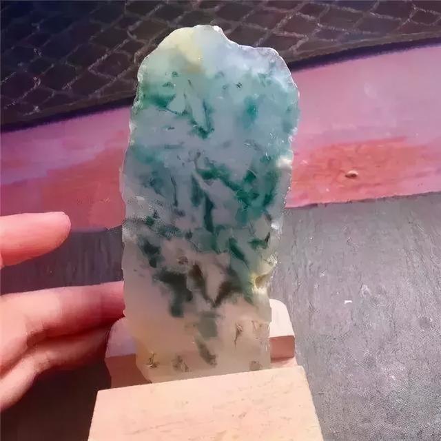 关于冰种翡翠原石图片的信息-第1张图片-翡翠网 关于冰种翡翠原石图片的信息-第1张图片-翡翠网