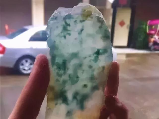 关于冰种翡翠原石图片的信息-第2张图片-翡翠网 关于冰种翡翠原石图片的信息-第2张图片-翡翠网