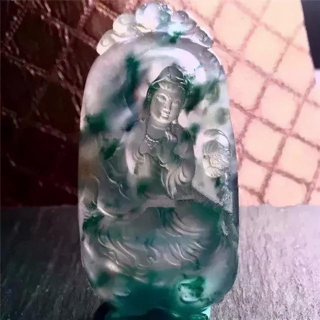 关于冰种翡翠原石图片的信息-第8张图片-翡翠网 关于冰种翡翠原石图片的信息-第8张图片-翡翠网