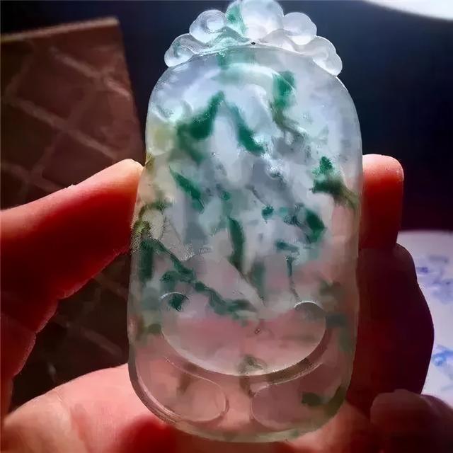 关于冰种翡翠原石图片的信息-第9张图片-翡翠网 关于冰种翡翠原石图片的信息-第9张图片-翡翠网