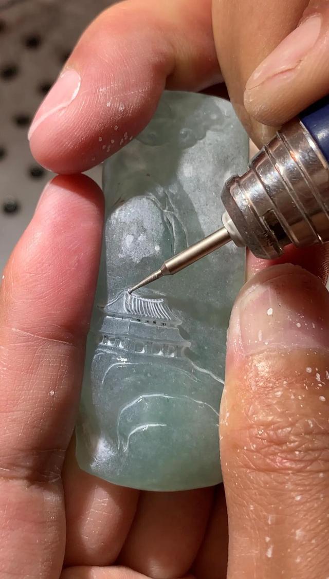 翡翠山水牌图片山水牌翡翠适合哪些人戴-第4张图片-翡翠网 翡翠山水牌图片山水牌翡翠适合哪些人戴-第4张图片-翡翠网