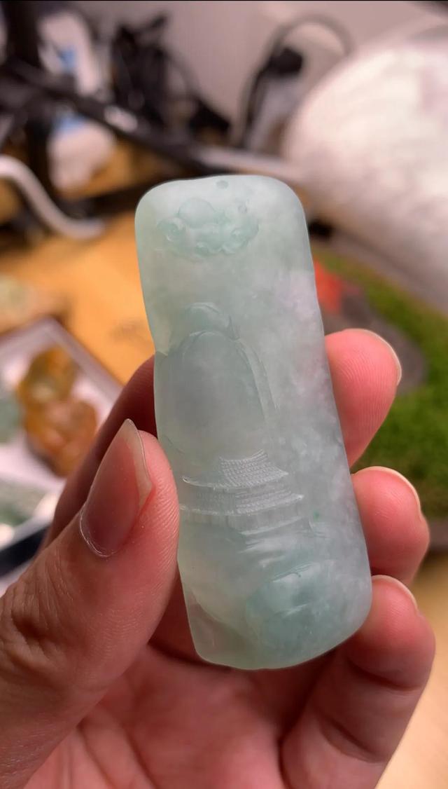 翡翠山水牌图片山水牌翡翠适合哪些人戴-第6张图片-翡翠网 翡翠山水牌图片山水牌翡翠适合哪些人戴-第6张图片-翡翠网