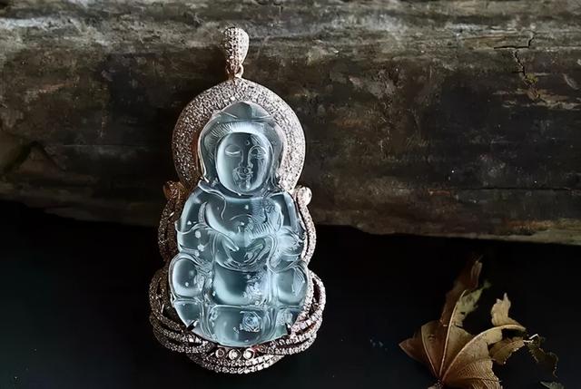 玻璃做的假翡翠图片,玻璃种翡翠观音价格-第1张图片-翡翠网 玻璃做的假翡翠图片,玻璃种翡翠观音价格-第1张图片-翡翠网