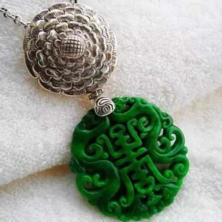 翡翠的品种和价格,糯种翡翠属于什么档次-第11张图片-翡翠网 翡翠的品种和价格,糯种翡翠属于什么档次-第11张图片-翡翠网