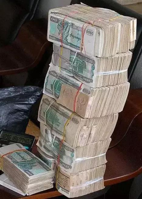 个人赌石交税吗,翡翠原石税-第1张图片-翡翠网 个人赌石交税吗,翡翠原石税-第1张图片-翡翠网