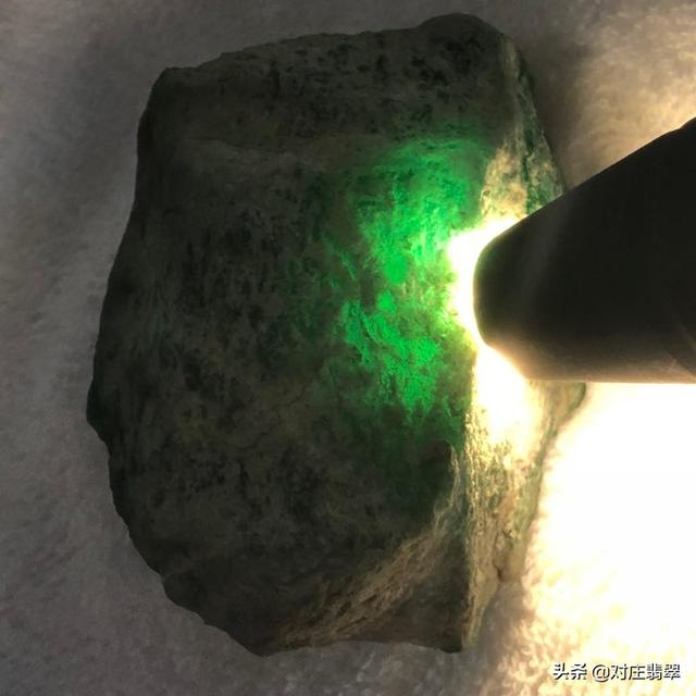 后江翡翠原石有没有新厂料的简单介绍-第6张图片-翡翠网 后江翡翠原石有没有新厂料的简单介绍-第6张图片-翡翠网
