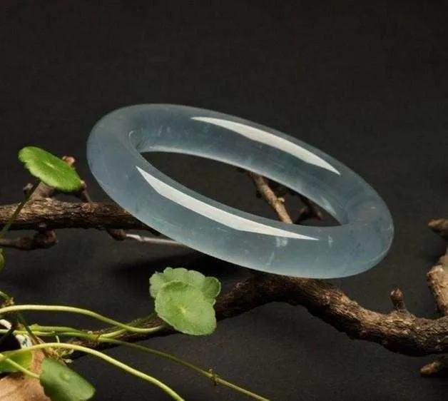 翡翠镯子去哪里买合适荔枝翡翠手镯怎么挑选-第16张图片-翡翠网 翡翠镯子去哪里买合适荔枝翡翠手镯怎么挑选-第16张图片-翡翠网