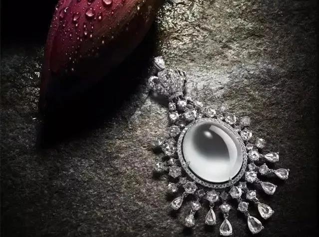 翡翠镯子去哪里买合适荔枝翡翠手镯怎么挑选-第20张图片-翡翠网 翡翠镯子去哪里买合适荔枝翡翠手镯怎么挑选-第20张图片-翡翠网