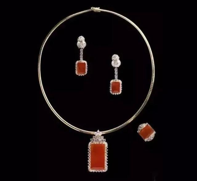 翡翠镯子去哪里买合适荔枝翡翠手镯怎么挑选-第39张图片-翡翠网 翡翠镯子去哪里买合适荔枝翡翠手镯怎么挑选-第39张图片-翡翠网