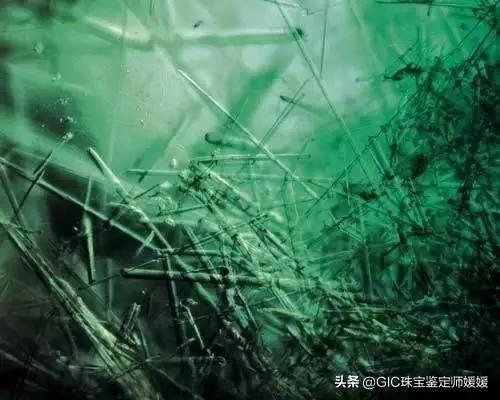 祖母绿翡翠挂件多少钱一克祖母绿翡翠原石价格-第7张图片-翡翠网 祖母绿翡翠挂件多少钱一克祖母绿翡翠原石价格-第7张图片-翡翠网