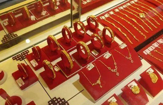 周六福属于什么档次周六福品牌怎么样-第2张图片-翡翠网 周六福属于什么档次周六福品牌怎么样-第2张图片-翡翠网