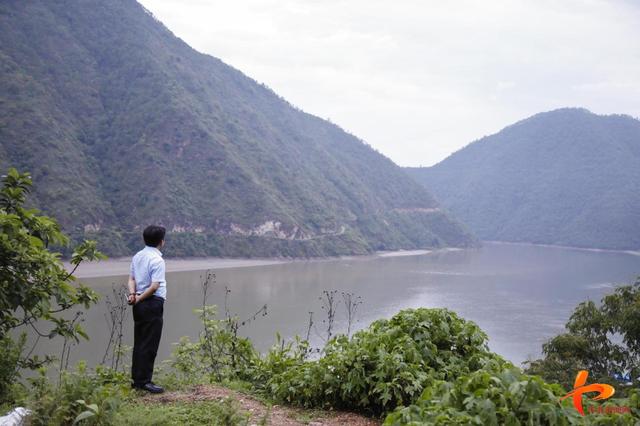 关于男子怒砸翡翠手镯的信息-第5张图片-翡翠网 关于男子怒砸翡翠手镯的信息-第5张图片-翡翠网