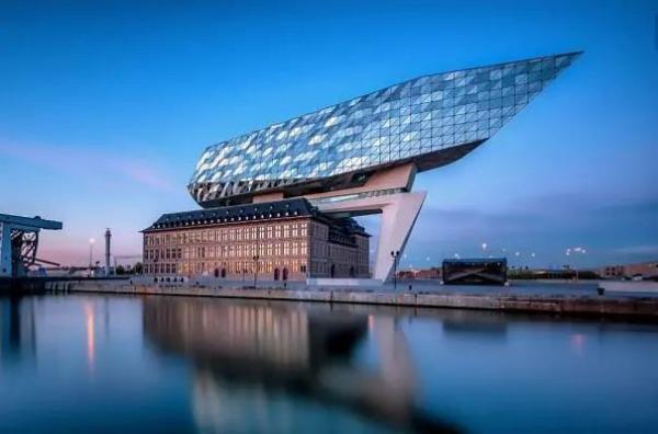 钻戒十大经典款,钻石-第7张图片-翡翠网 钻戒十大经典款,钻石-第7张图片-翡翠网