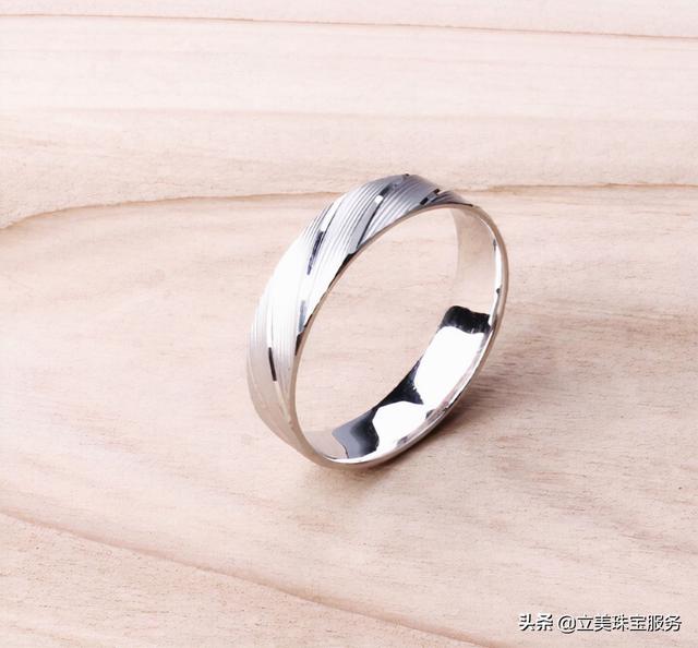 铂金戒指款式铂金戒指-第1张图片-翡翠网 铂金戒指款式铂金戒指-第1张图片-翡翠网