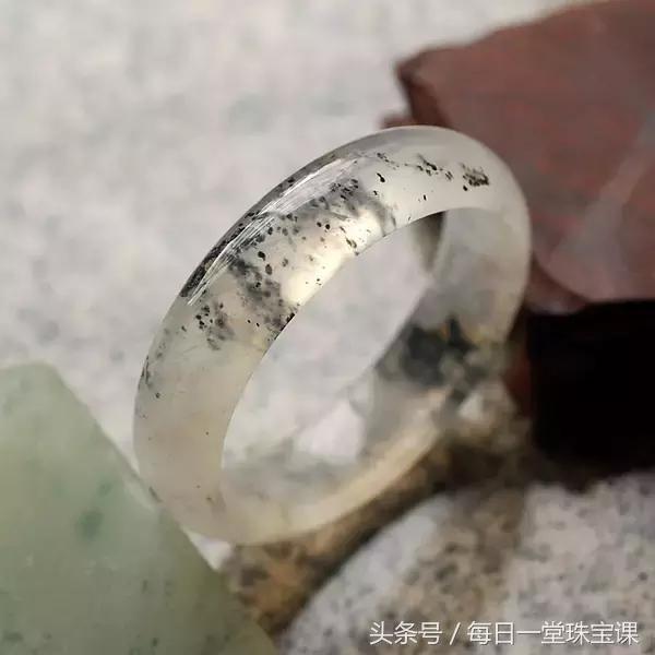 关于高冰翡翠原石价钱的信息-第4张图片-翡翠网 关于高冰翡翠原石价钱的信息-第4张图片-翡翠网