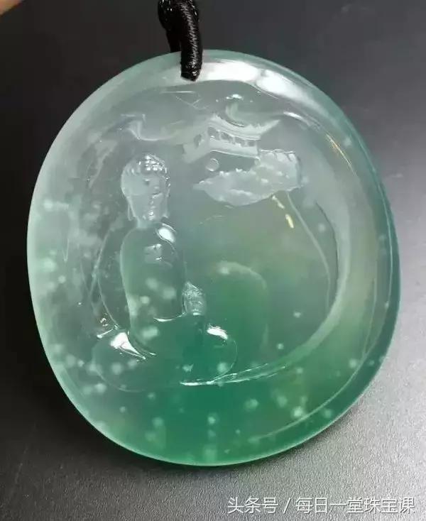 关于高冰翡翠原石价钱的信息-第7张图片-翡翠网 关于高冰翡翠原石价钱的信息-第7张图片-翡翠网