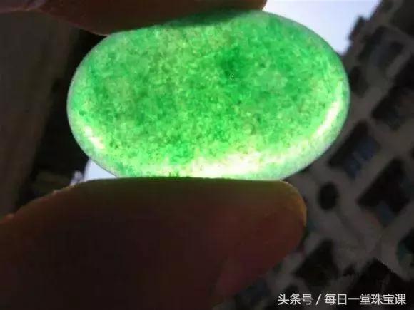 关于高冰翡翠原石价钱的信息-第10张图片-翡翠网 关于高冰翡翠原石价钱的信息-第10张图片-翡翠网