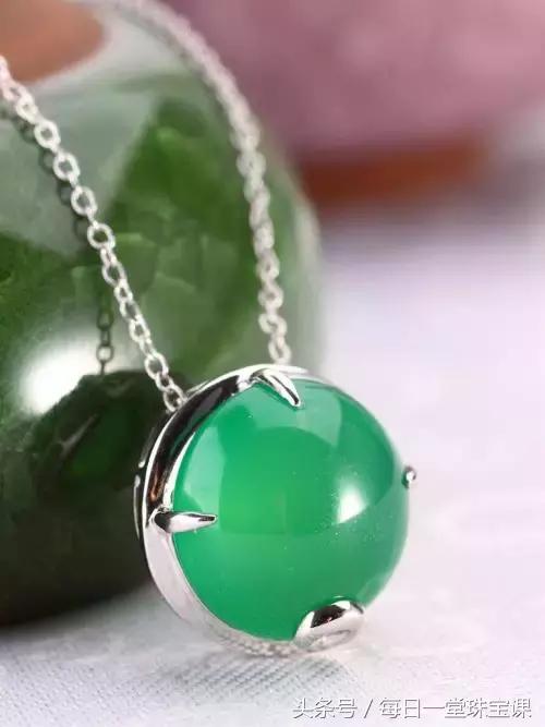 关于高冰翡翠原石价钱的信息-第12张图片-翡翠网 关于高冰翡翠原石价钱的信息-第12张图片-翡翠网