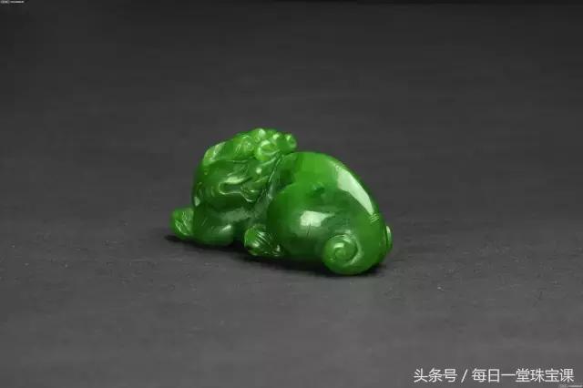 关于高冰翡翠原石价钱的信息-第16张图片-翡翠网 关于高冰翡翠原石价钱的信息-第16张图片-翡翠网