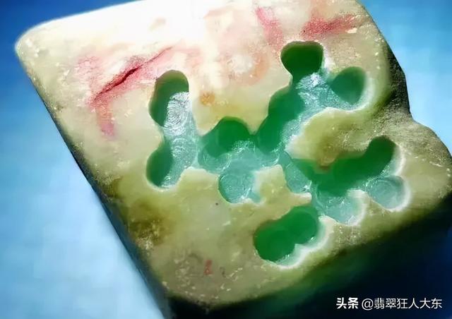 莫弯基翡翠原石特点莫湾基翡翠手镯特点-第5张图片-翡翠网 莫弯基翡翠原石特点莫湾基翡翠手镯特点-第5张图片-翡翠网