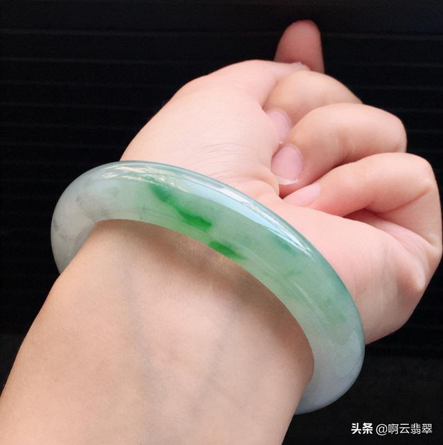 翡翠原石黄沙皮知识翡翠原石偏黄-第3张图片-翡翠网 翡翠原石黄沙皮知识翡翠原石偏黄-第3张图片-翡翠网