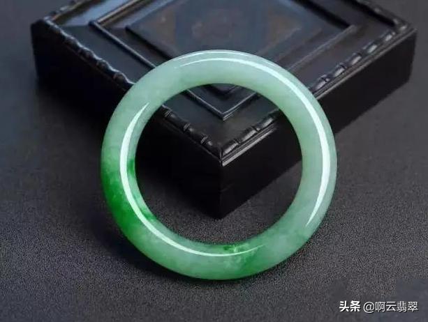 翡翠原石黄沙皮知识翡翠原石偏黄-第4张图片-翡翠网 翡翠原石黄沙皮知识翡翠原石偏黄-第4张图片-翡翠网