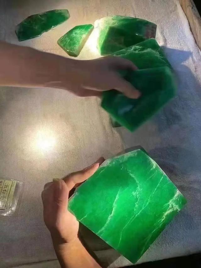 翡翠原石价格人民币翡翠原石-第7张图片-翡翠网 翡翠原石价格人民币翡翠原石-第7张图片-翡翠网