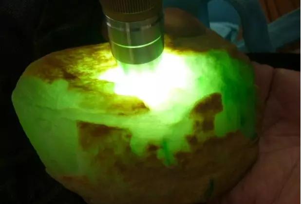 翡翠糯种的价格,蛋清种翡翠价格-第3张图片-翡翠网 翡翠糯种的价格,蛋清种翡翠价格-第3张图片-翡翠网